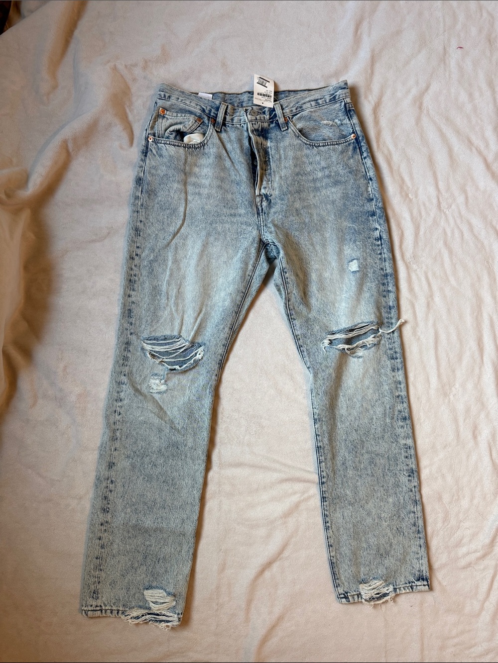 Levies Light Blue Distressed Jeans